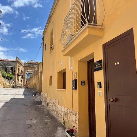 Via Neve-historical Centre