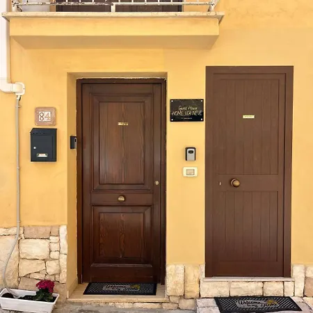 Via Neve-historical Centre Guest house *