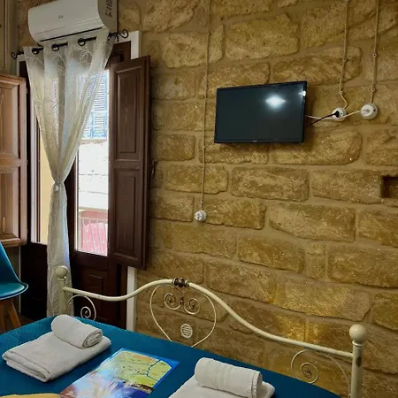 Pensión Via Neve-historical Centre 3*