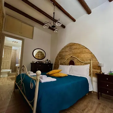 Pensión Via Neve-historical Centre 3*