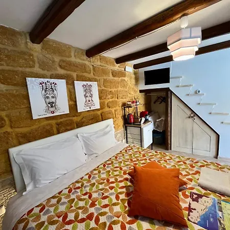 Via Neve-historical Centre Pensión Agrigento